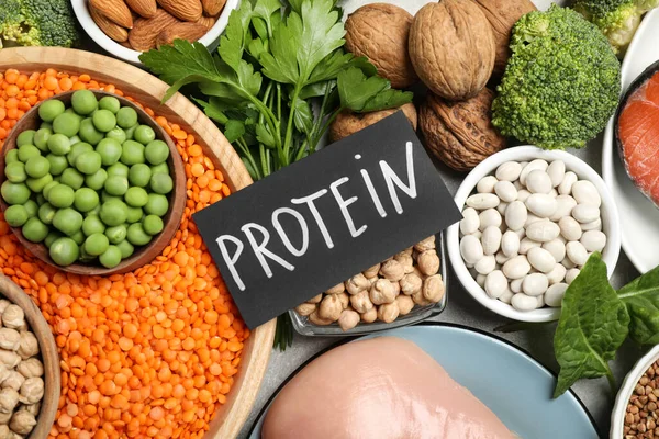 Κάρτα Λέξη Protein Και Διάφορα Προϊόντα Στο Τραπέζι Επίπεδη Lay — Φωτογραφία Αρχείου