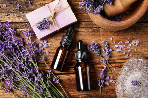 Productos Cosméticos Flores Lavanda Mesa Madera Puesta Plana — Foto de Stock