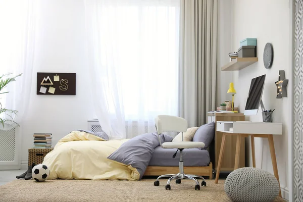 Stijlvol Tienerkamer Interieur Met Comfortabel Bed Werkplek — Stockfoto