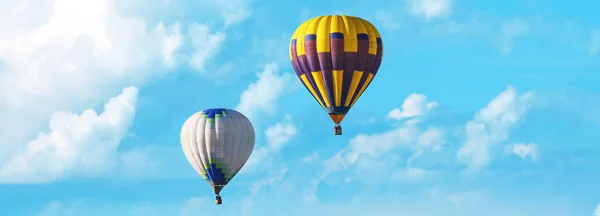 Μπαλόνια Θερμού Αέρα Μπλε Ουρανό Σύννεφα Σχεδιασμός Banner — Φωτογραφία Αρχείου