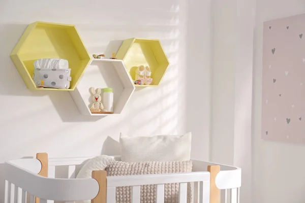 Hexagonvormige Planken Witte Muur Kinderkamer Interieur Ontwerp — Stockfoto