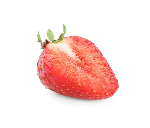 Schneiden Sie Frische Reife Erdbeeren Isoliert Auf Weiß — Stockfoto