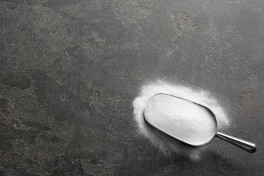 Gri masadaki kabartma tozu, üst manzara. Metin için boşluk