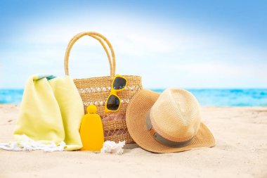 Farklı stil sahil nesneleri ve deniz kenarında deniz kabuğu.