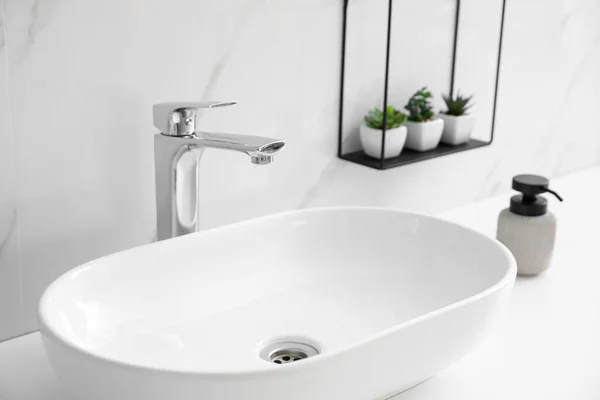 Elegante Fregadero Mostrador Del Baño Diseño Interiores — Foto de Stock