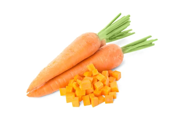 全切成熟的胡萝卜 用白色隔开 — 图库照片
