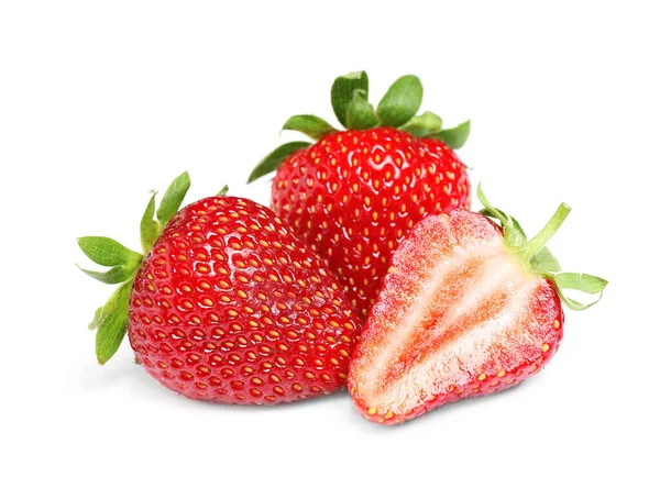 Deliciosas Fresas Frescas Maduras Aisladas Blanco — Foto de Stock