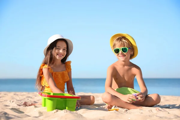 Cute Little Children Playing Plastic Toys Sandy Beach — Stock Photo, Image