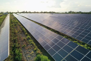 Güneş panelleri dışarı yerleştirildi. Alternatif enerji kaynağı