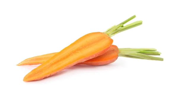一半新鲜成熟的胡萝卜 用白色隔开 — 图库照片
