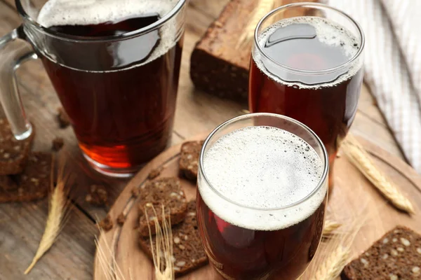 Delicioso Kvass Pão Picos Mesa Madeira — Fotografia de Stock