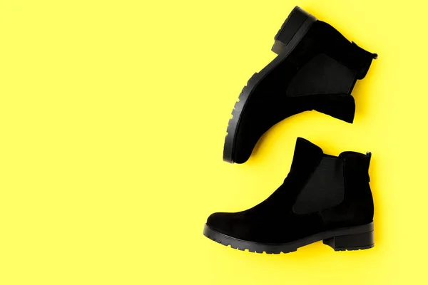 Stylish Black Female Boots Yellow Background Flat Lay Space Text — Stock Photo, Image