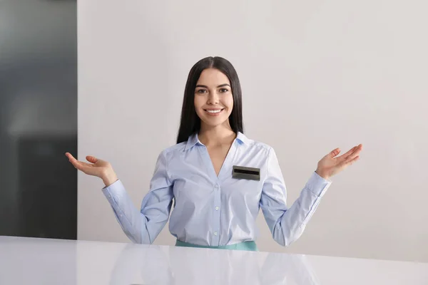 Happy Female Administrator Counter Office — Stok Foto