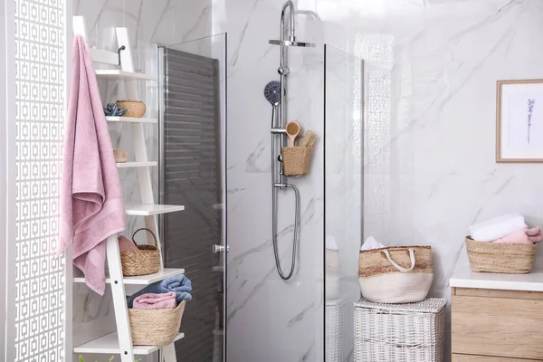Bathroom Interior Shower Stall Shelving Unit Idea Design — Stock Photo, Image