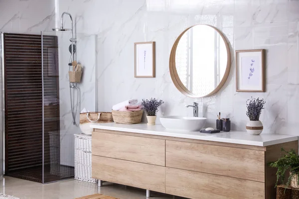 Salle Bain Intérieure Avec Cabine Douche Comptoir Idée Design — Photo