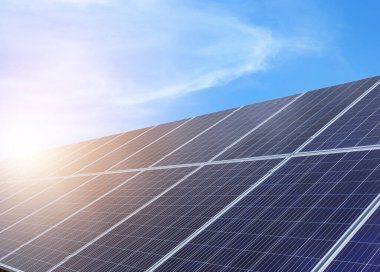 Güneş panelleri dışarı yerleştirildi. Alternatif enerji kaynağı