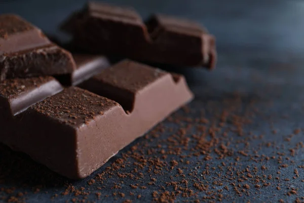 Delicioso Chocolate Leite Cacau Mesa Preta Close — Fotografia de Stock