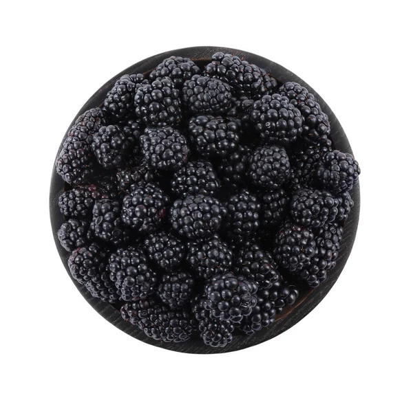 新鲜成熟的黑莓 装在木制碗中 与白色隔离 顶部视图 — 图库照片