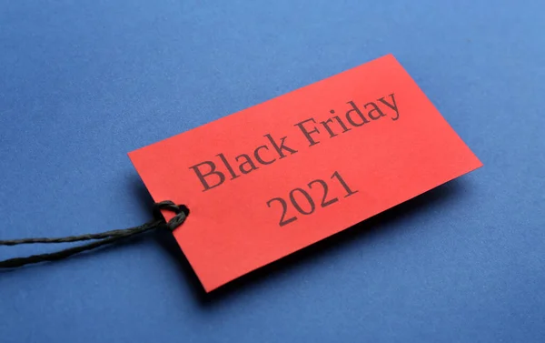 Rode Tag Met Woorden Black Vrijdag 2021 Blauwe Achtergrond Close — Stockfoto