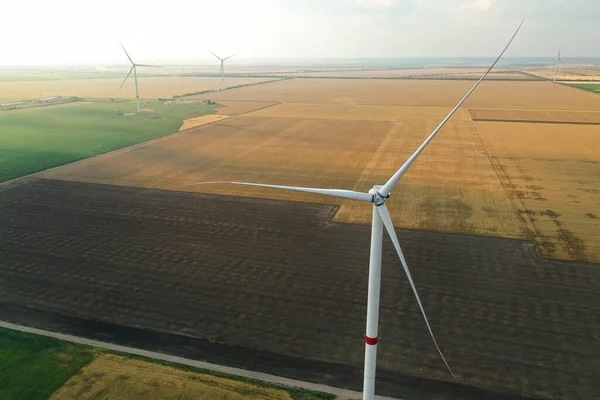 Сучасний Вітряк Широкому Полі Енергоефективність — стокове фото