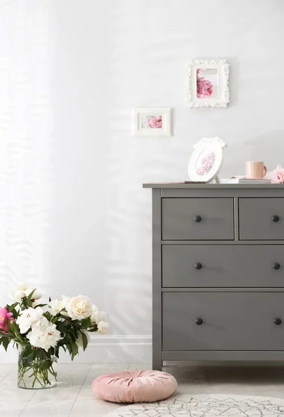 Grey Chest Drawers Stylish Room Interior — Stock Photo, Image