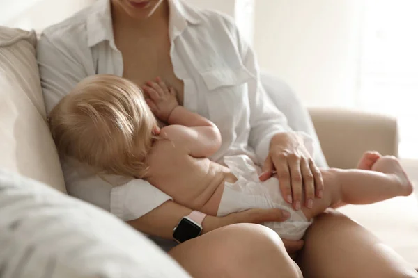 Mother Breastfeeding Her Little Baby Home Healthy Growth — Stock Photo, Image