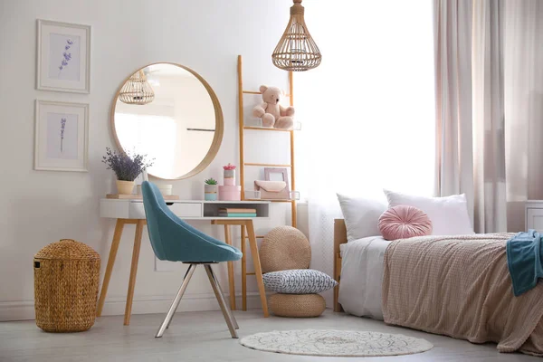 Interior Del Dormitorio Muchacha Adolescente Con Muebles Elegantes Idea Para — Foto de Stock