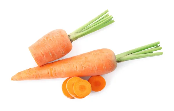 Carottes Mûres Entières Coupées Isolées Sur Blanc Vue Dessus — Photo