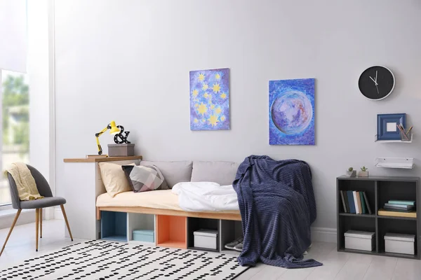 Modern Tienerkamer Interieur Met Comfortabel Bed Stijlvolle Design Elementen — Stockfoto