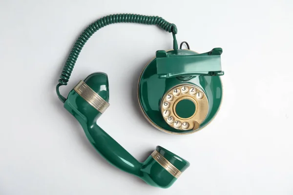 白で隔離されたエレガントなヴィンテージグリーン電話 トップビュー — ストック写真