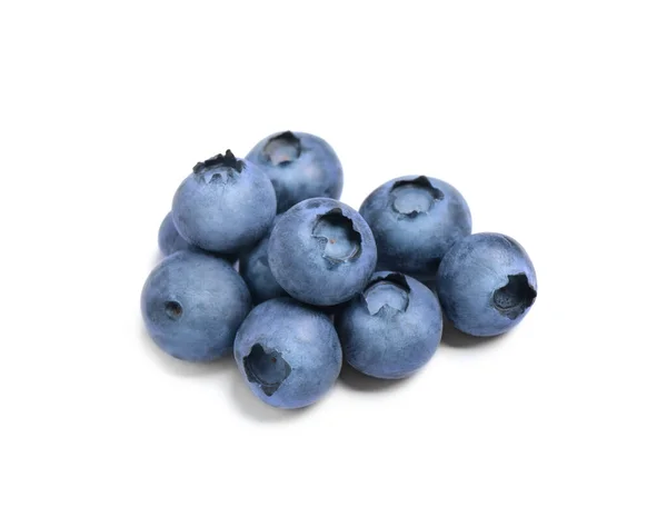美味的新鲜成熟蓝莓 在白色上分离 — 图库照片