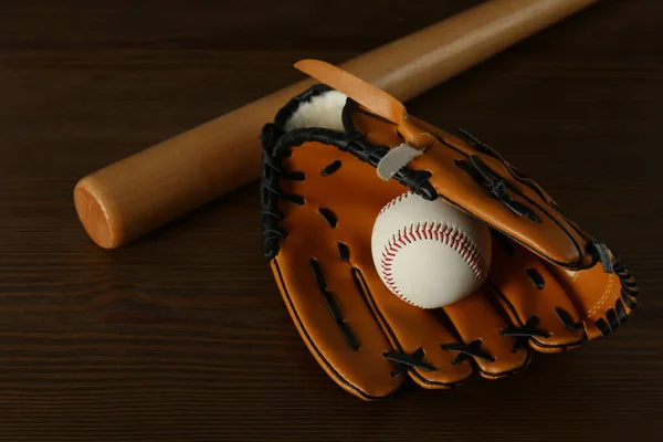 Lederen Honkbal Knuppel Handschoen Houten Tafel — Stockfoto