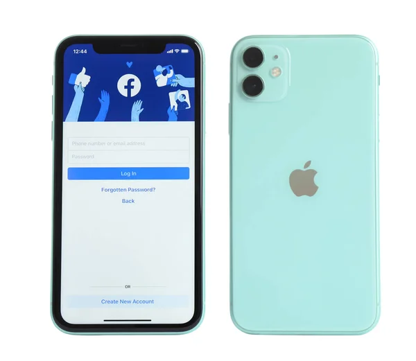 Mykolaiv Ucrania Julio 2020 Nuevo Iphone Moderno Con Aplicación Facebook —  Fotos de Stock