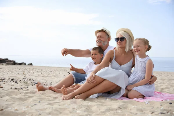 Petits Enfants Mignons Avec Des Grands Parents Passer Temps Ensemble — Photo