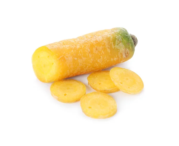 Шматочки Сирої Жовтої Моркви Ізольовані Білому — стокове фото