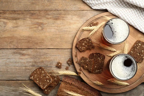 Heerlijk Kvass Brood Spikes Houten Tafel Plat Gelegd Ruimte Voor — Stockfoto