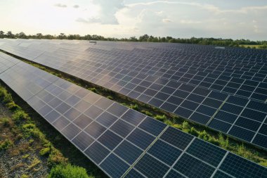 Güneş panelleri dışarı yerleştirildi. Alternatif enerji kaynağı