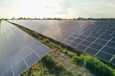 Güneş panelleri dışarı yerleştirildi. Alternatif enerji kaynağı