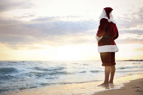 Babbo Natale Sulla Spiaggia Spazio Testo Vacanze Natale — Foto Stock