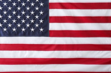 Arkaplan olarak Amerika Birleşik Devletleri bayrağı