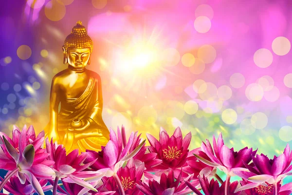 Figura Buddha Tra Fiori Loto Sfondo Luminoso Effetto Bokeh — Foto Stock