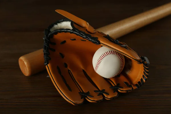 Lederen Honkbal Knuppel Handschoen Houten Tafel — Stockfoto