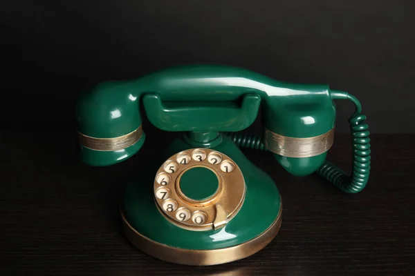 Zielony Vintage Kabel Telefon Czarnym Stole — Zdjęcie stockowe