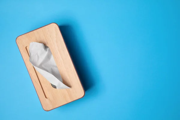 Houder Met Papieren Doekjes Lichtblauwe Achtergrond Bovenaanzicht Ruimte Voor Tekst — Stockfoto