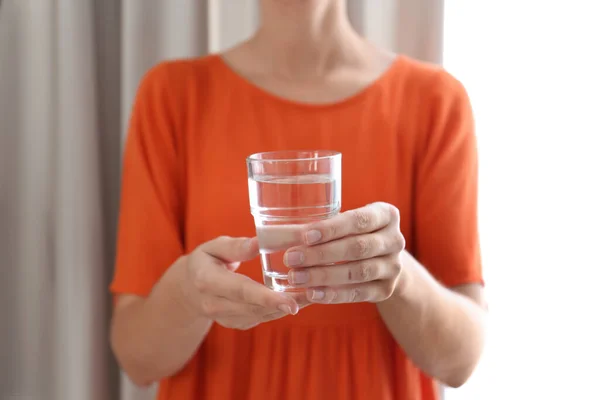 Woman Holding Glass Water Home Closeup — Stock Photo, Image