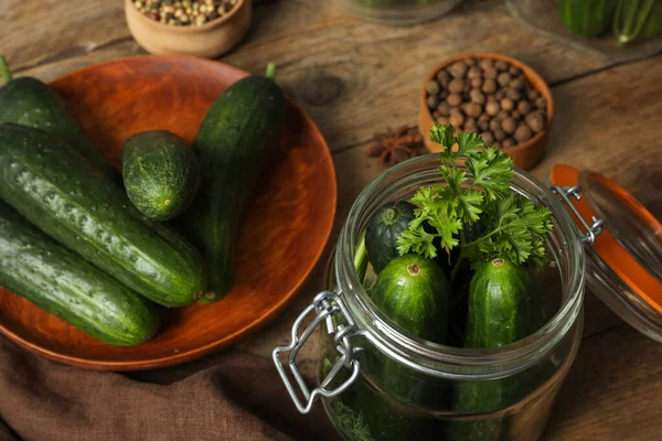 Pickling jar with fresh ripe cucumbers and spices on wooden table, closeup — Stock Image Pickling Jar Fresh Ripe Cucumbers Spices Wooden Table Closeup Stock Picture