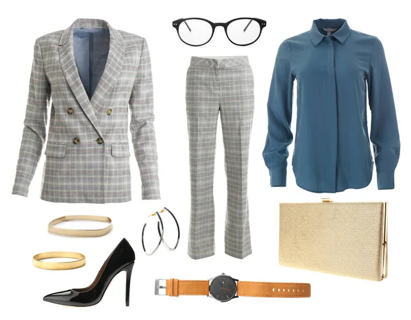 Beyaz arka planda şık kıyafetler. Sonbahar görünümü