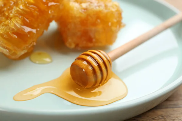 Tasty Honey Wooden Dipper Light Blue Plate Closeup — Stock Photo, Image