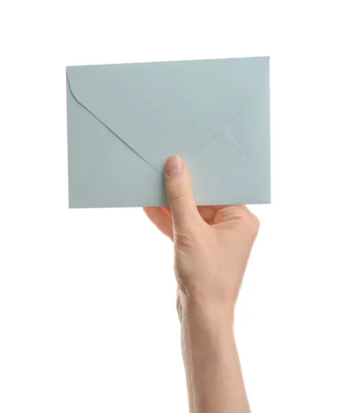 白い背景に紙の封筒を持っている女性 クローズアップ — ストック写真
