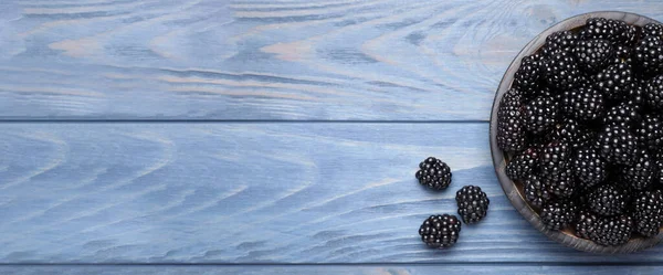 Fresh Ripe Blackberries Blue Wooden Table Flat Lay Space Text — Stock Photo, Image